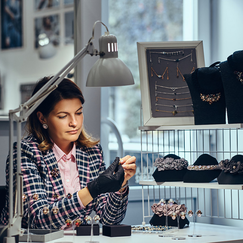 How to Incorporate Traditional Jewelry in Modern Looks